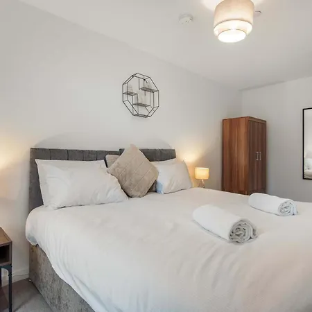 Zeni Ouse Court Fabulous 2bed York