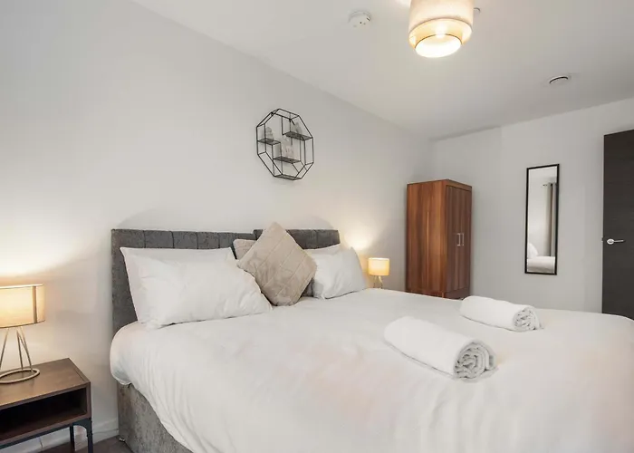 Zeni Ouse Court Fabulous 2bed York