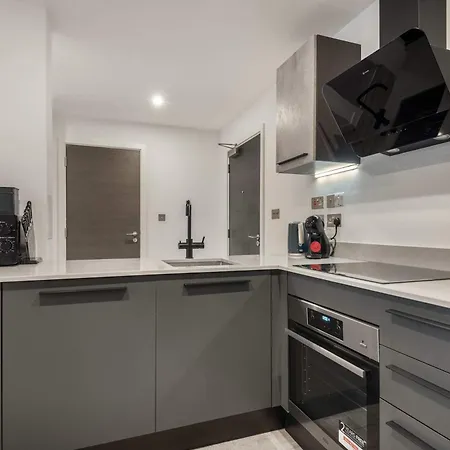 Zeni Ouse Court Fabulous 2bed 아파트 *